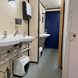 Scotloo/Scotbox 3+2 Portable Toilet Block For Sale